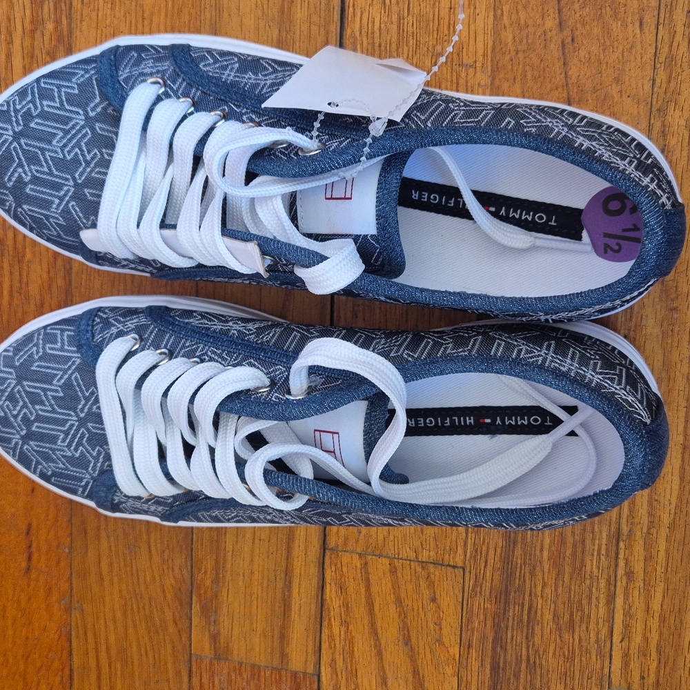 Tommy Hilfiger Womens Sneakers, size 6,5 NWOB - Picture 9 of 14